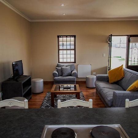 Вилла Swellendam Self Catering Экстерьер фото
